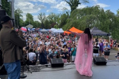 Deborah-Cox-on-stage